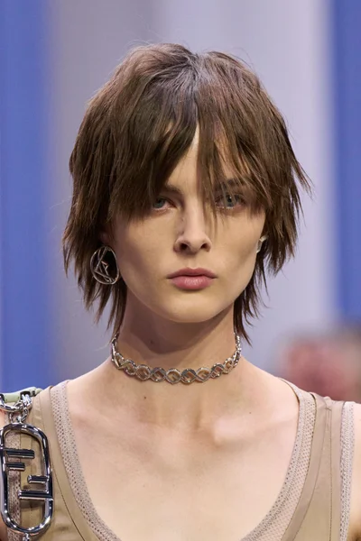 Look 28